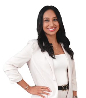 Julissa Holm bio image and link